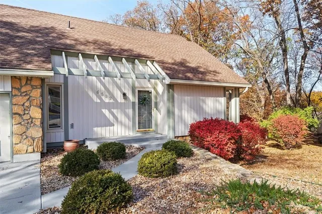 $380,000 | 6532 Northwest Melody Court, Parkville, MO 64152
