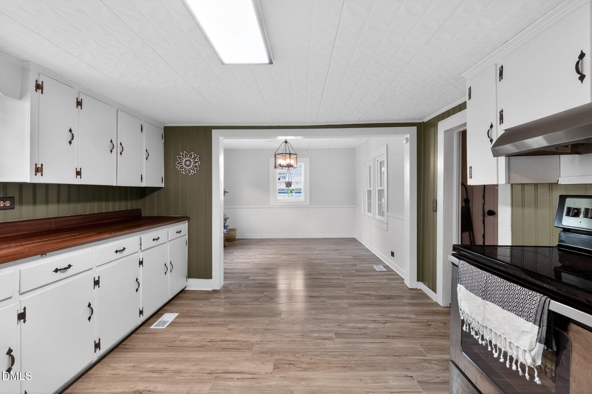 113 Clayton Road Benson, NC 27504 - Photo 10 of 33 20_113_Clayton_Road_Angier_NC_27501-Kitc