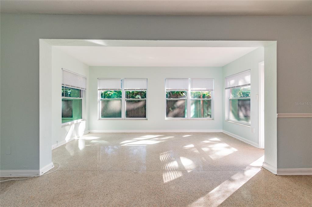 677 Oakwood Drive Dunedin, FL 34698 - Photo 15 of 31