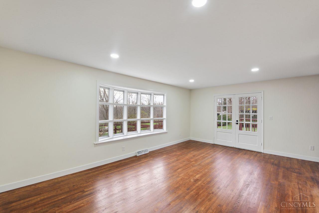 357 Meadowcrest Road Cincinnati, OH 45231 - Photo 9 of 61