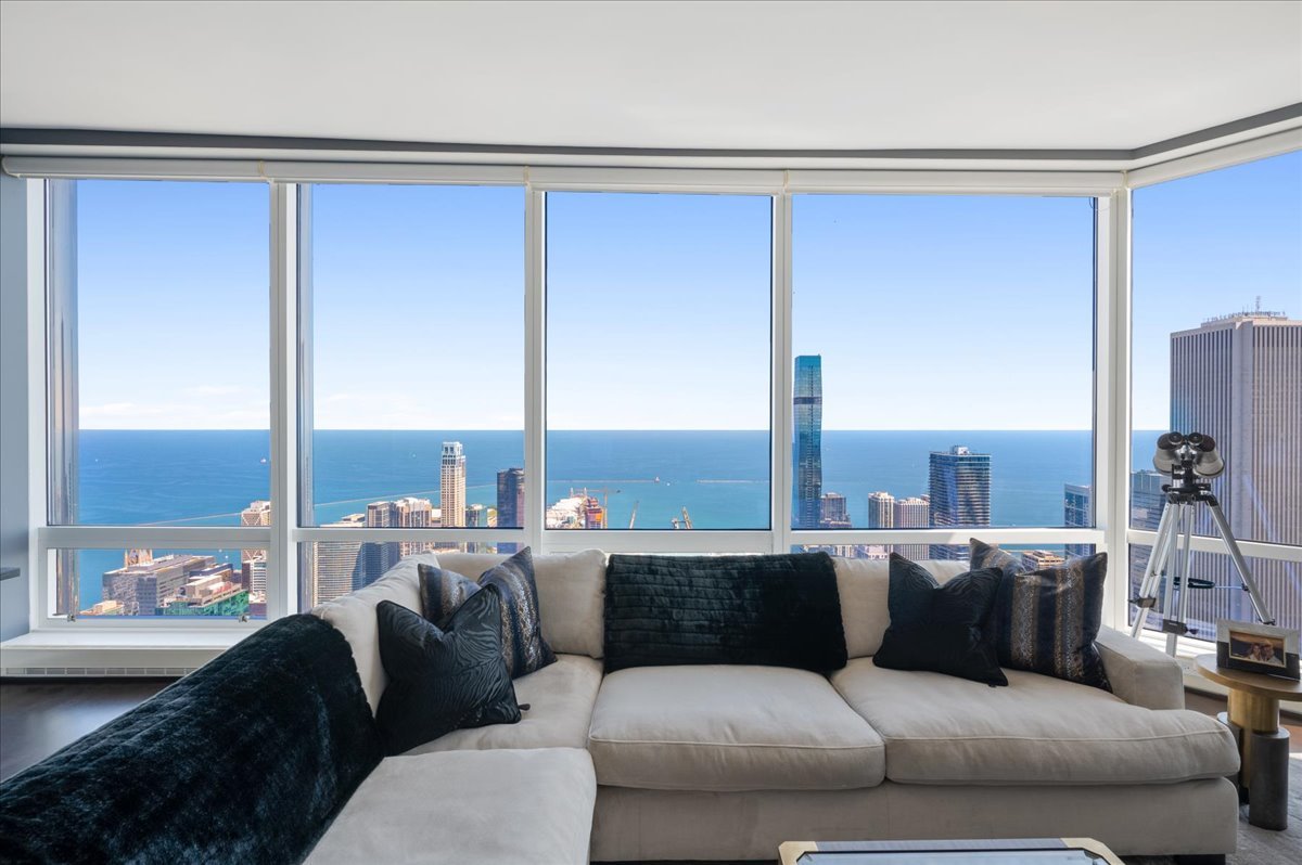 401 North Wabash Avenue, Unit 73F Chicago, IL 60611 - Photo 14 of 40 a living room with furniture and a large window