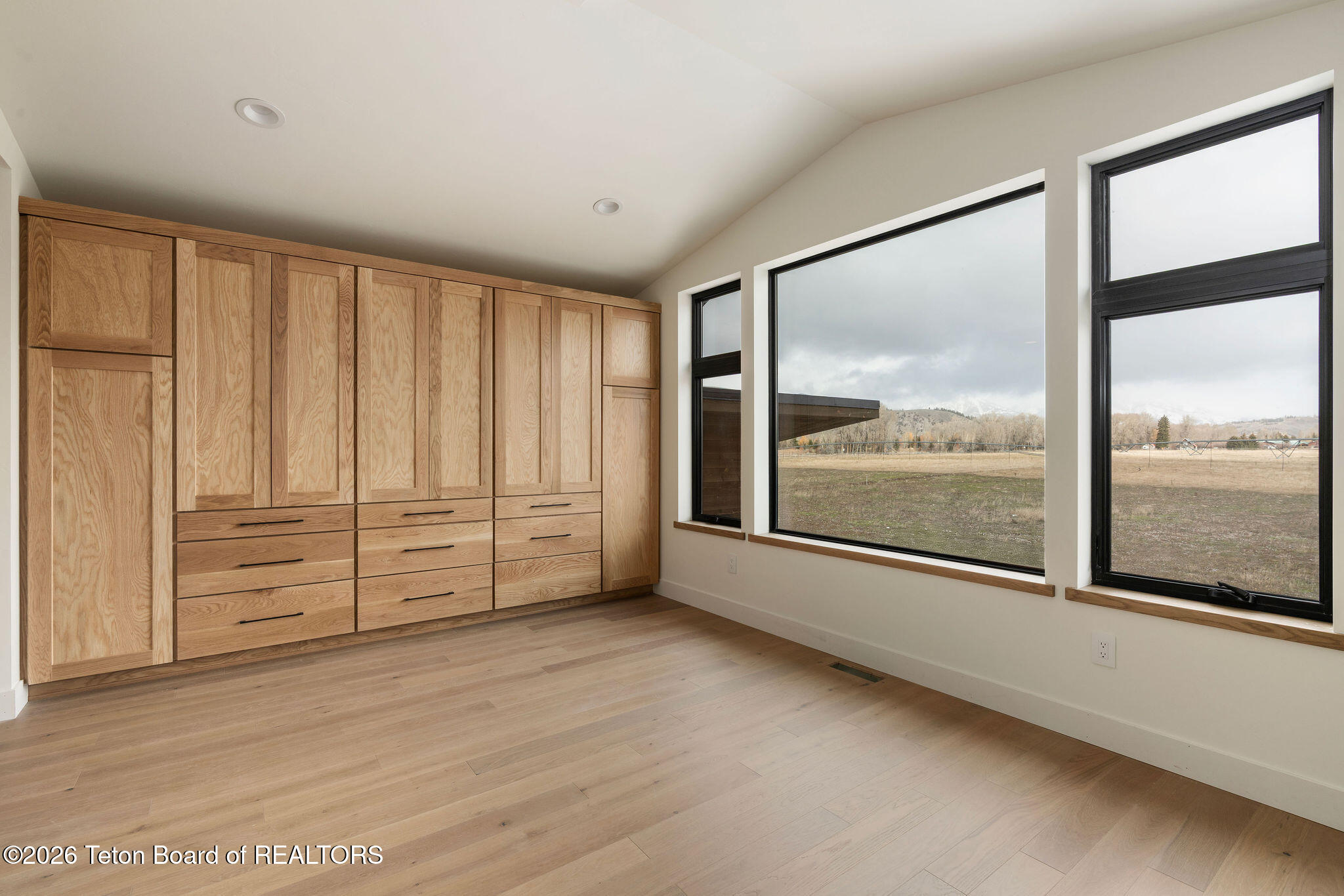 2055 Log Cabin Clb Road Jackson, WY 83001 - Photo 15 of 28 Primary Suite