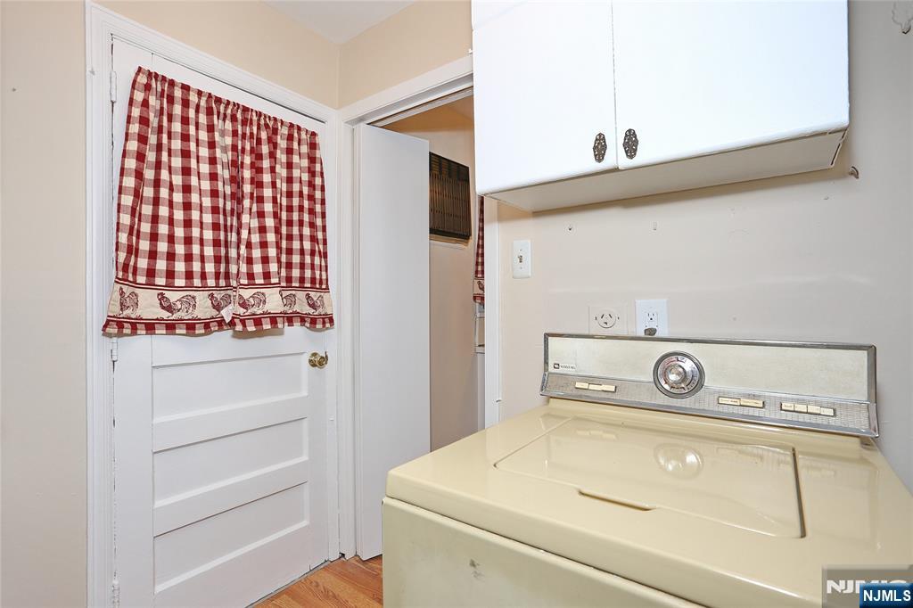 324 Edstan Way Paramus, NJ 07652 - Photo 16 of 35