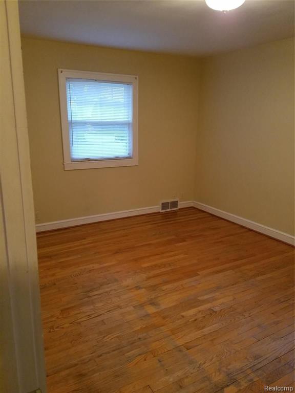725 Vernier Road Grosse Pointe Woods, MI 48236 - Photo 17 of 25