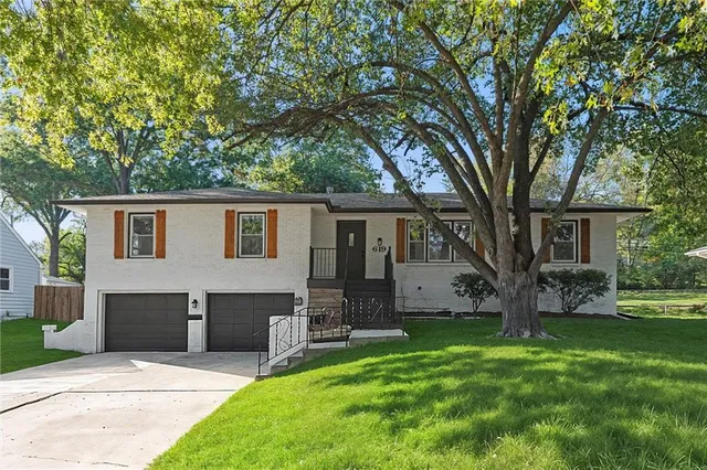 $375,000 | 619 East 109th Terrace, Kansas City, MO 64131