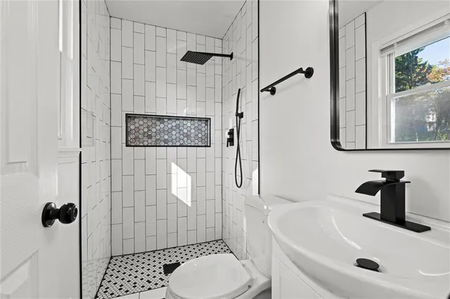 $375,000 | 619 East 109th Terrace, Kansas City, MO 64131