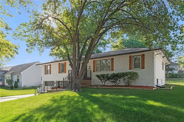 $375,000 | 619 East 109th Terrace, Kansas City, MO 64131