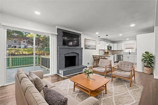 $375,000 | 619 East 109th Terrace, Kansas City, MO 64131