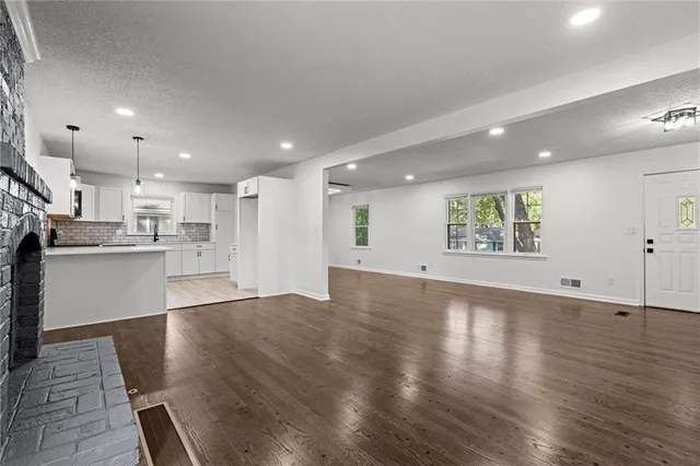 $375,000 | 619 East 109th Terrace, Kansas City, MO 64131