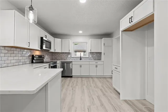 $375,000 | 619 East 109th Terrace, Kansas City, MO 64131