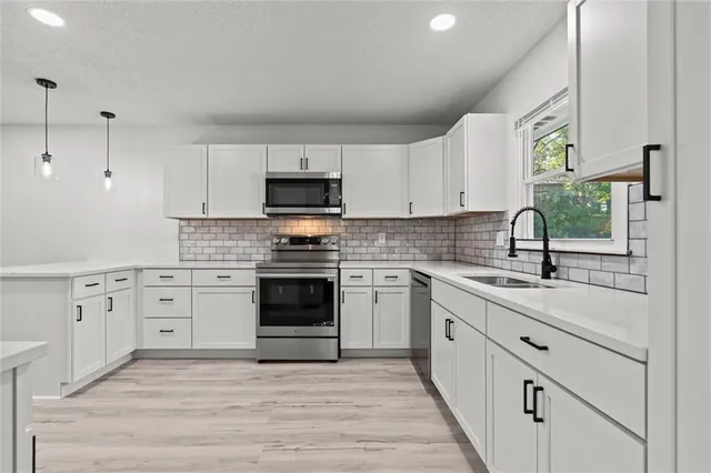 $375,000 | 619 East 109th Terrace, Kansas City, MO 64131