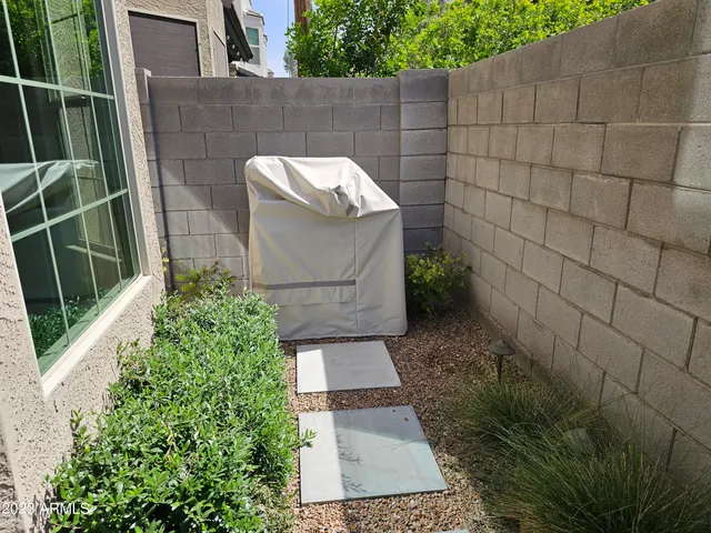 $3,100 | 3042 North 33rd Place, Phoenix, AZ 85018