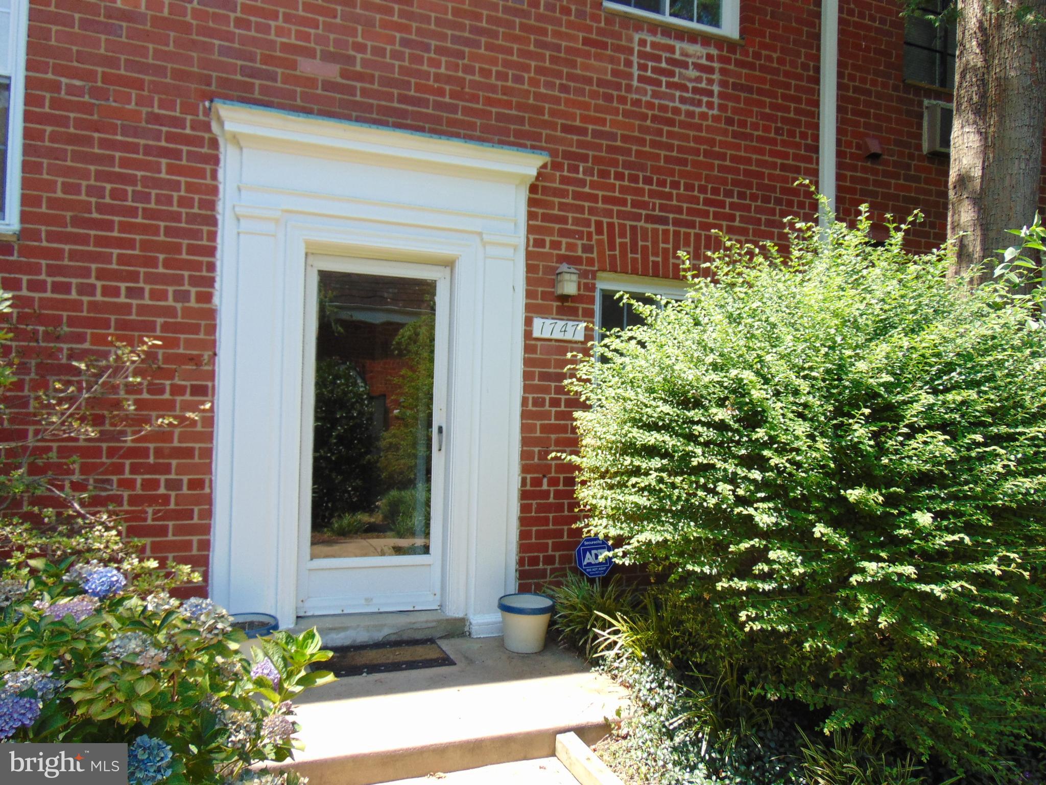 1747 Preston Road Alexandria, VA 22302 - Photo 3 of 10