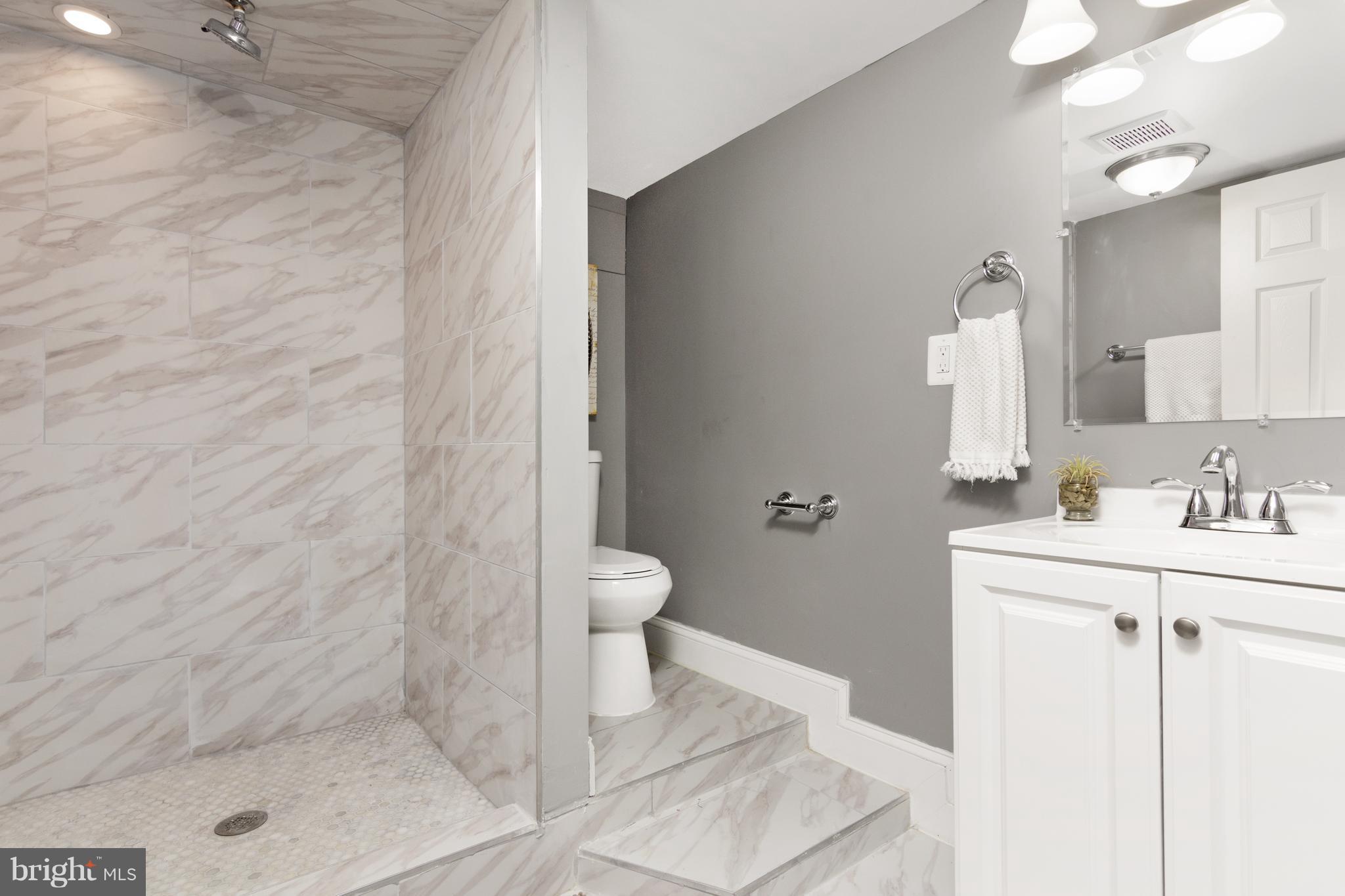 5926 Old Frederick Road Baltimore, MD 21228 - Photo 7 of 18 Bath