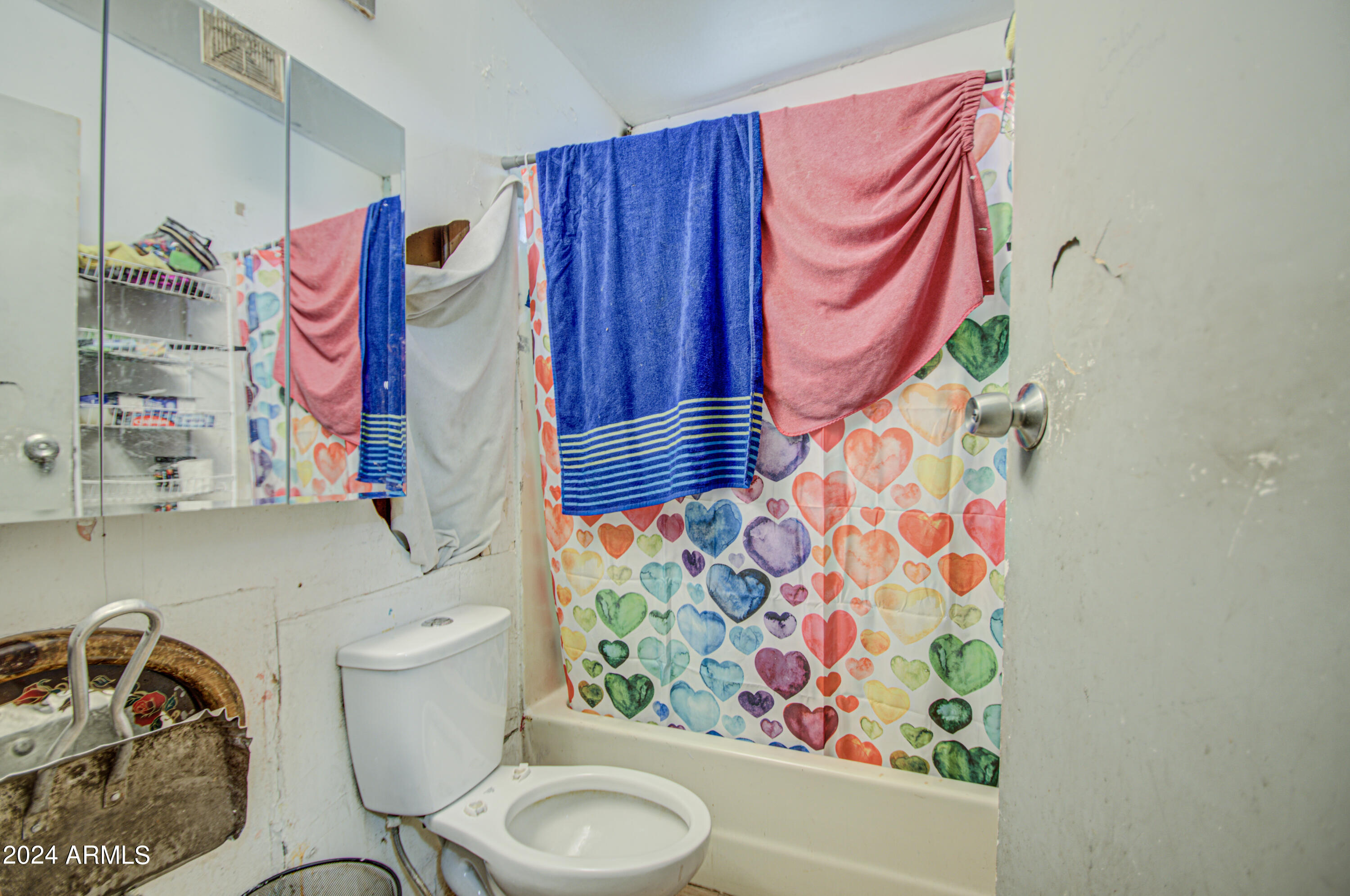 3726 West Thomas Road Phoenix, AZ 85019 - Photo 15 of 18 Bathroom 3