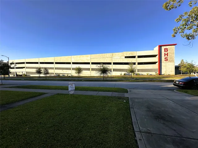 a view of an outdoor space