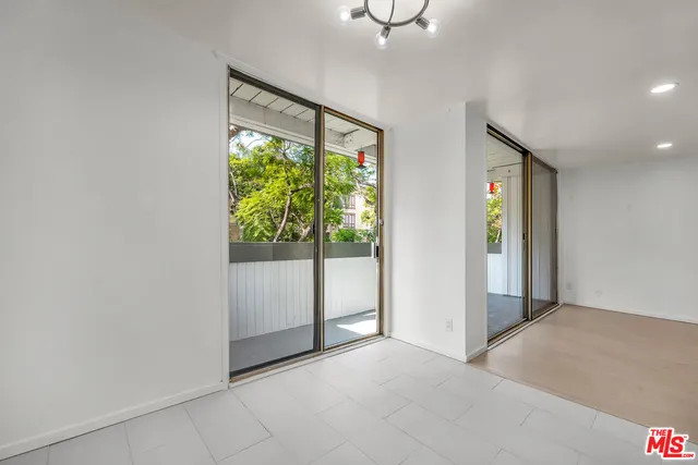 $5,500 | 406 North Oakhurst Drive, Unit 202, Beverly Hills, CA 90210