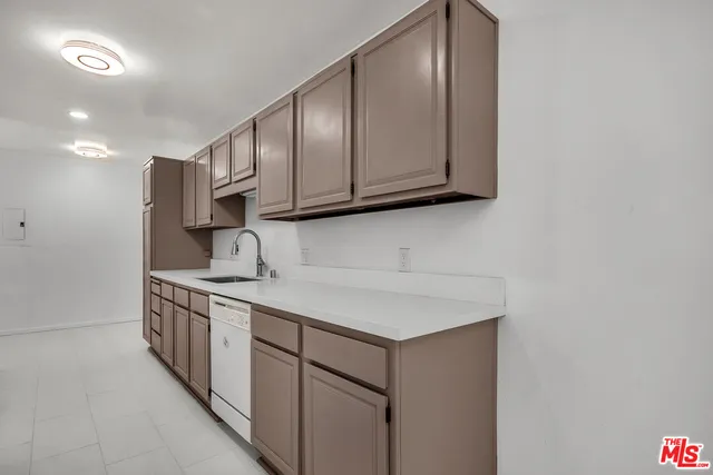 $5,500 | 406 North Oakhurst Drive, Unit 202, Beverly Hills, CA 90210