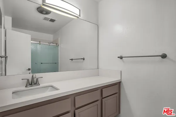 $4,690 | 406 North Oakhurst Drive, Unit 202, Beverly Hills, CA 90210