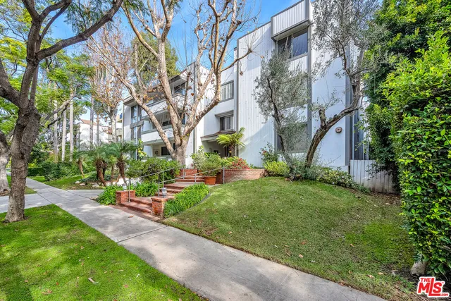 $5,500 | 406 North Oakhurst Drive, Unit 202, Beverly Hills, CA 90210