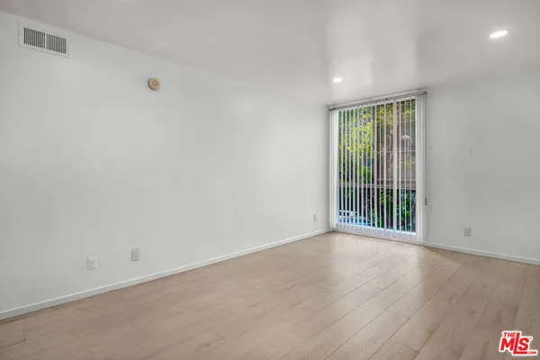 $5,500 | 406 North Oakhurst Drive, Unit 202, Beverly Hills, CA 90210