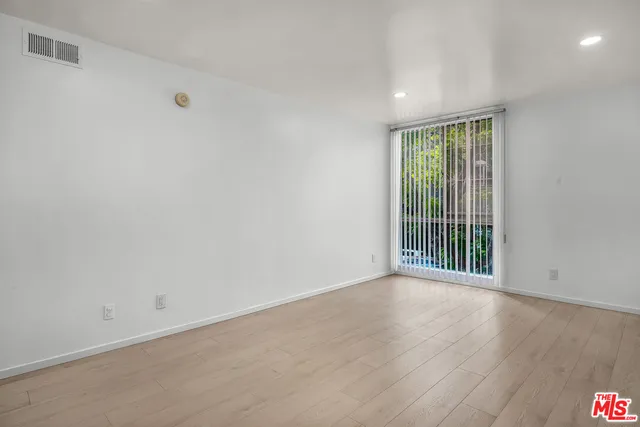 $5,500 | 406 North Oakhurst Drive, Unit 202, Beverly Hills, CA 90210