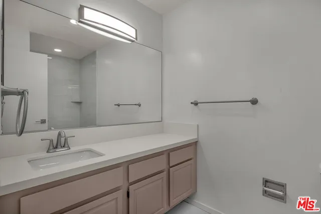$5,500 | 406 North Oakhurst Drive, Unit 202, Beverly Hills, CA 90210