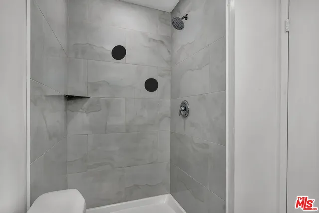 $5,500 | 406 North Oakhurst Drive, Unit 202, Beverly Hills, CA 90210