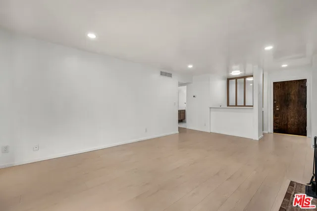 $5,500 | 406 North Oakhurst Drive, Unit 202, Beverly Hills, CA 90210