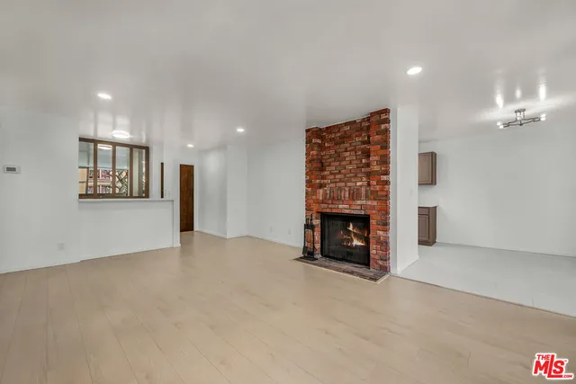 $5,500 | 406 North Oakhurst Drive, Unit 202, Beverly Hills, CA 90210