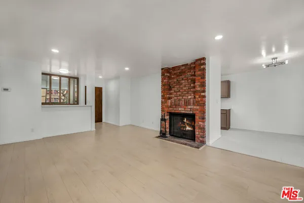 $4,690 | 406 North Oakhurst Drive, Unit 202, Beverly Hills, CA 90210