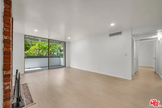 $5,500 | 406 North Oakhurst Drive, Unit 202, Beverly Hills, CA 90210