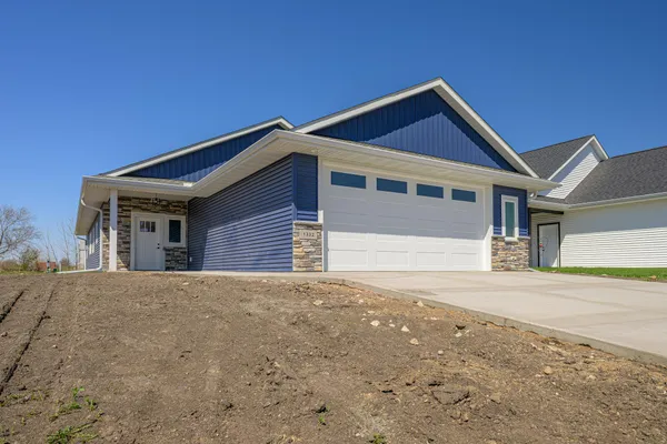 $472,000 | 1332 Bradford Street Southeast, Hutchinson, MN 55350