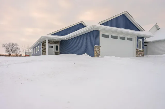 $472,000 | 1332 Bradford Street Southeast, Hutchinson, MN 55350