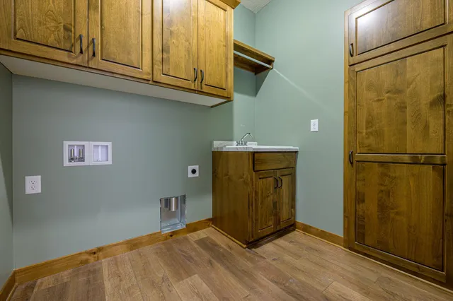 $472,000 | 1332 Bradford Street Southeast, Hutchinson, MN 55350