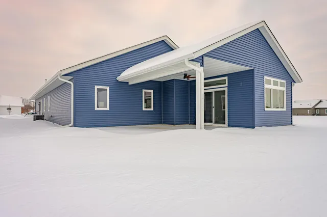 $472,000 | 1332 Bradford Street Southeast, Hutchinson, MN 55350