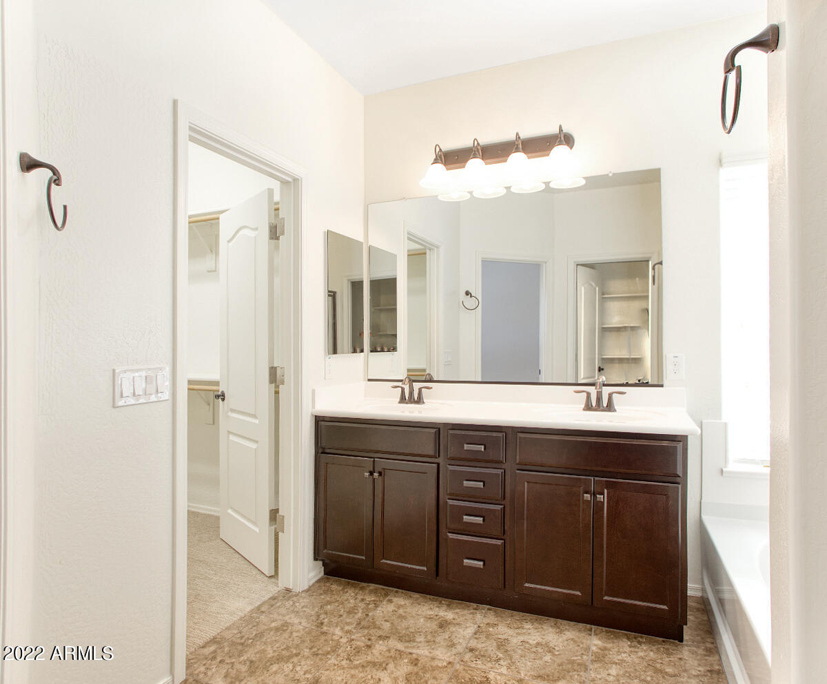 2372 East Gillcrest Road Gilbert, AZ 85298 - Photo 15 of 37 mbath2