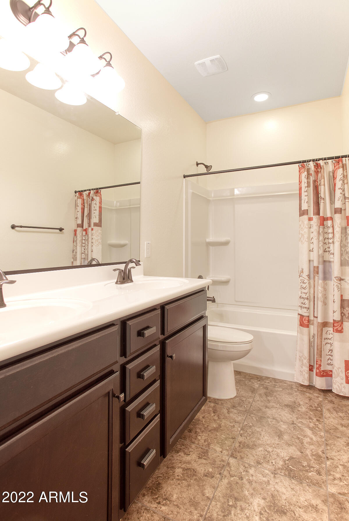2372 East Gillcrest Road Gilbert, AZ 85298 - Photo 20 of 37 guest bath
