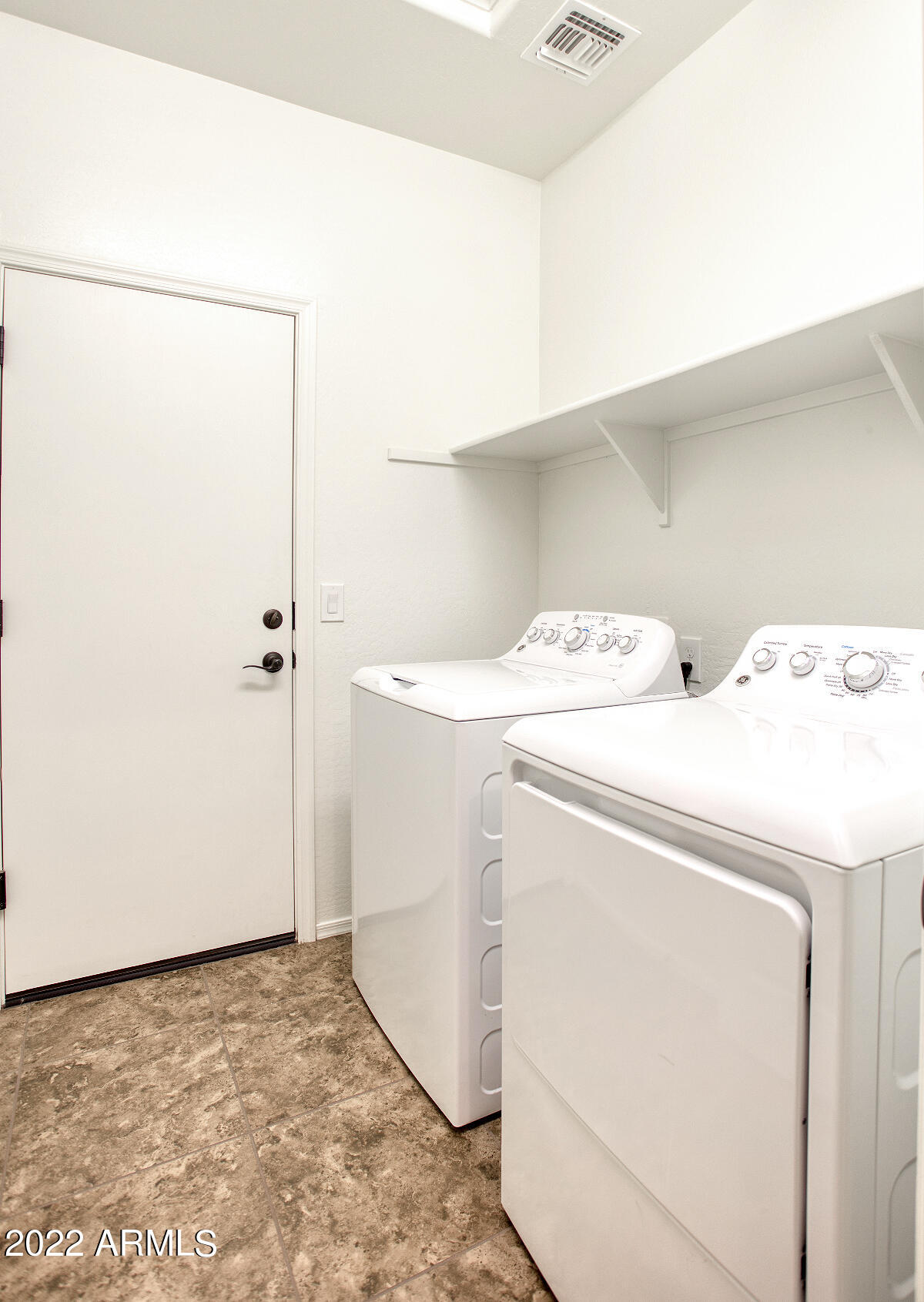 2372 East Gillcrest Road Gilbert, AZ 85298 - Photo 22 of 37 laundry