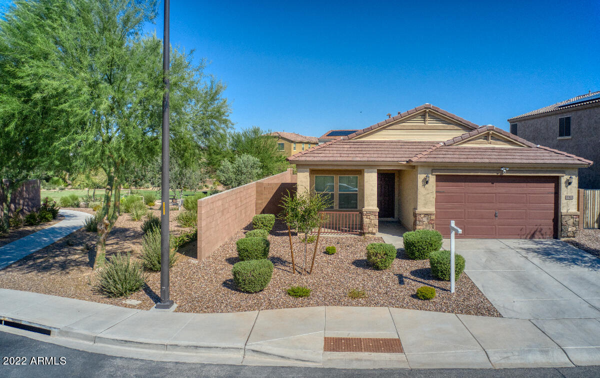 2372 East Gillcrest Road Gilbert, AZ 85298 - Photo 3 of 37 f1