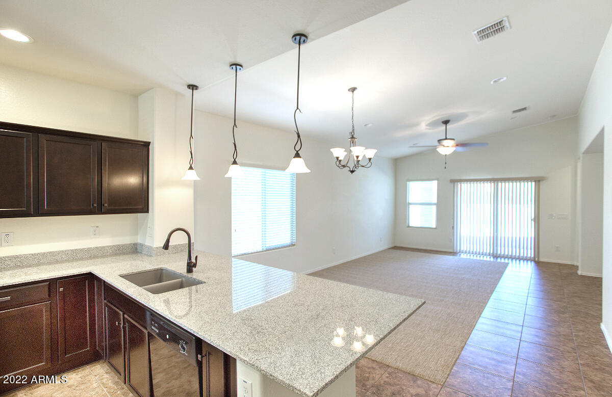 2372 East Gillcrest Road Gilbert, AZ 85298 - Photo 10 of 37 gr1