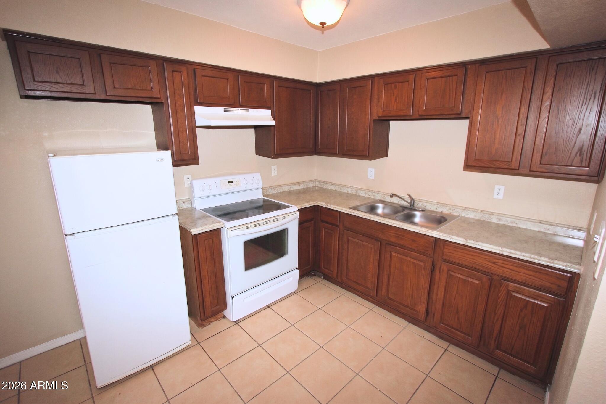 2747 East Chipman Road, Unit 2 Phoenix, AZ 85040 - Photo 3 of 7 2