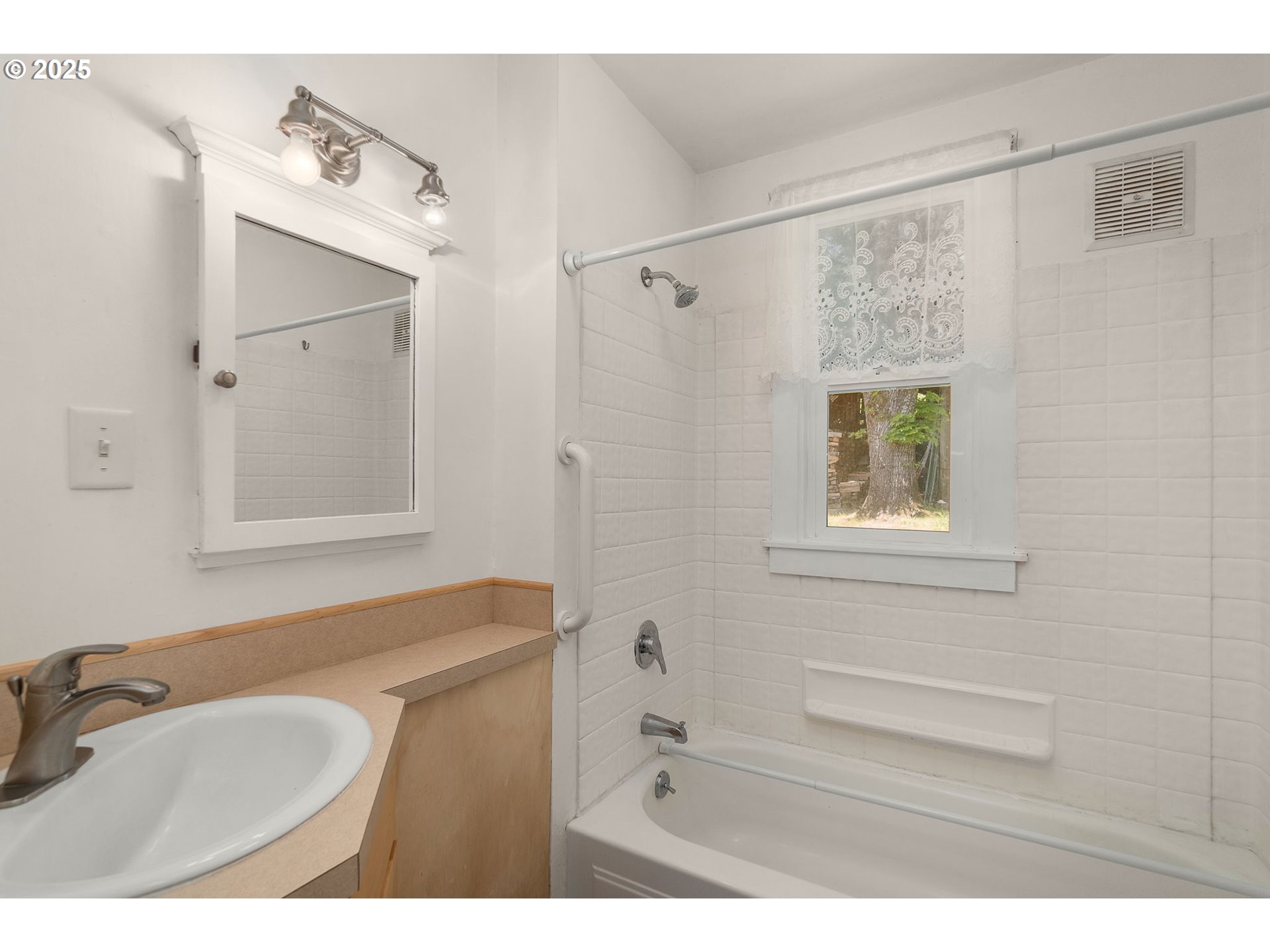 15925 Northwest Germantown Road Portland, OR 97231 - Photo 15 of 43 Bathroom