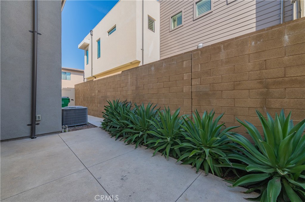 184 Terrapin Irvine, CA 92618 - Photo 35 of 74 a view of a potted plants next to a building