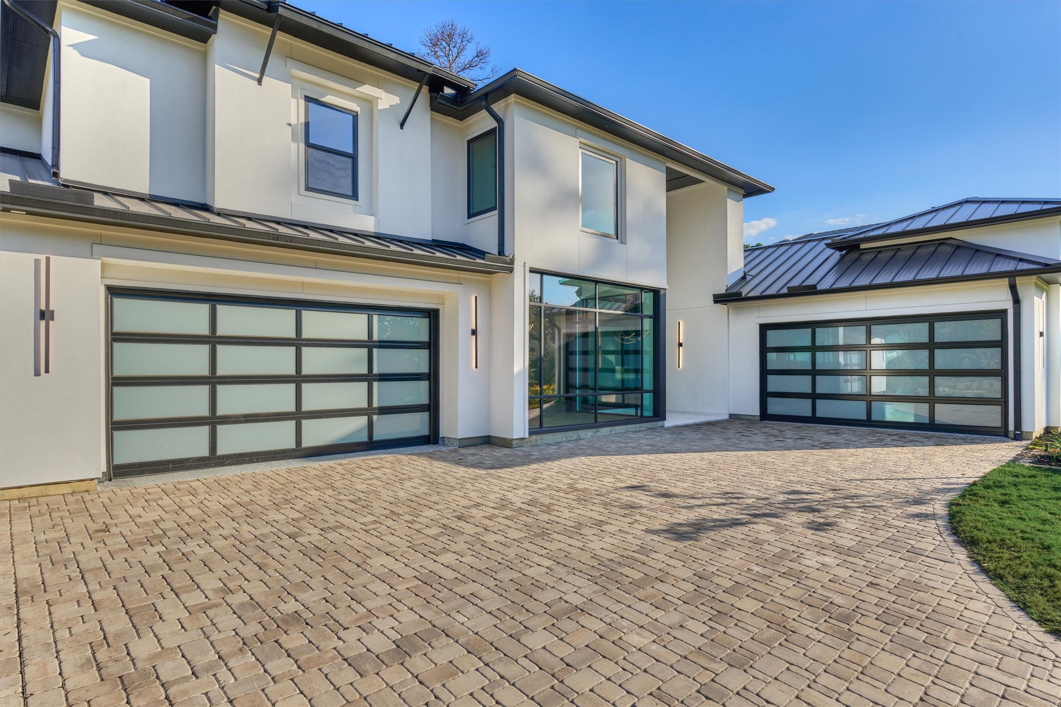 18 Squire Creek Way Spring Spring, TX 77389 - Photo 2 of 50 a front view of a house with a yard and garage