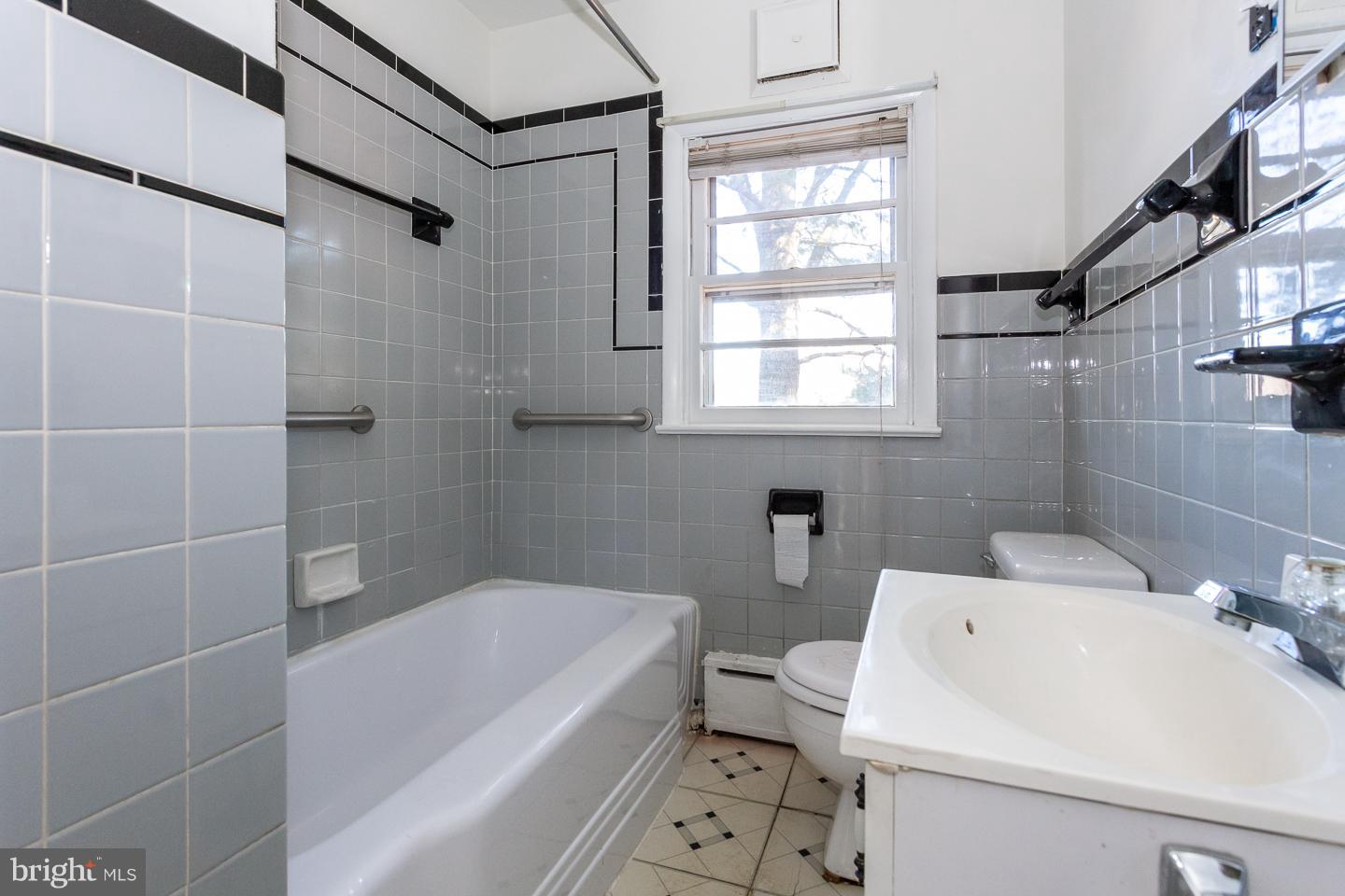 108 Hatfield Road Coatesville, PA 19320 - Photo 16 of 20 Main Bathroom 1st floor