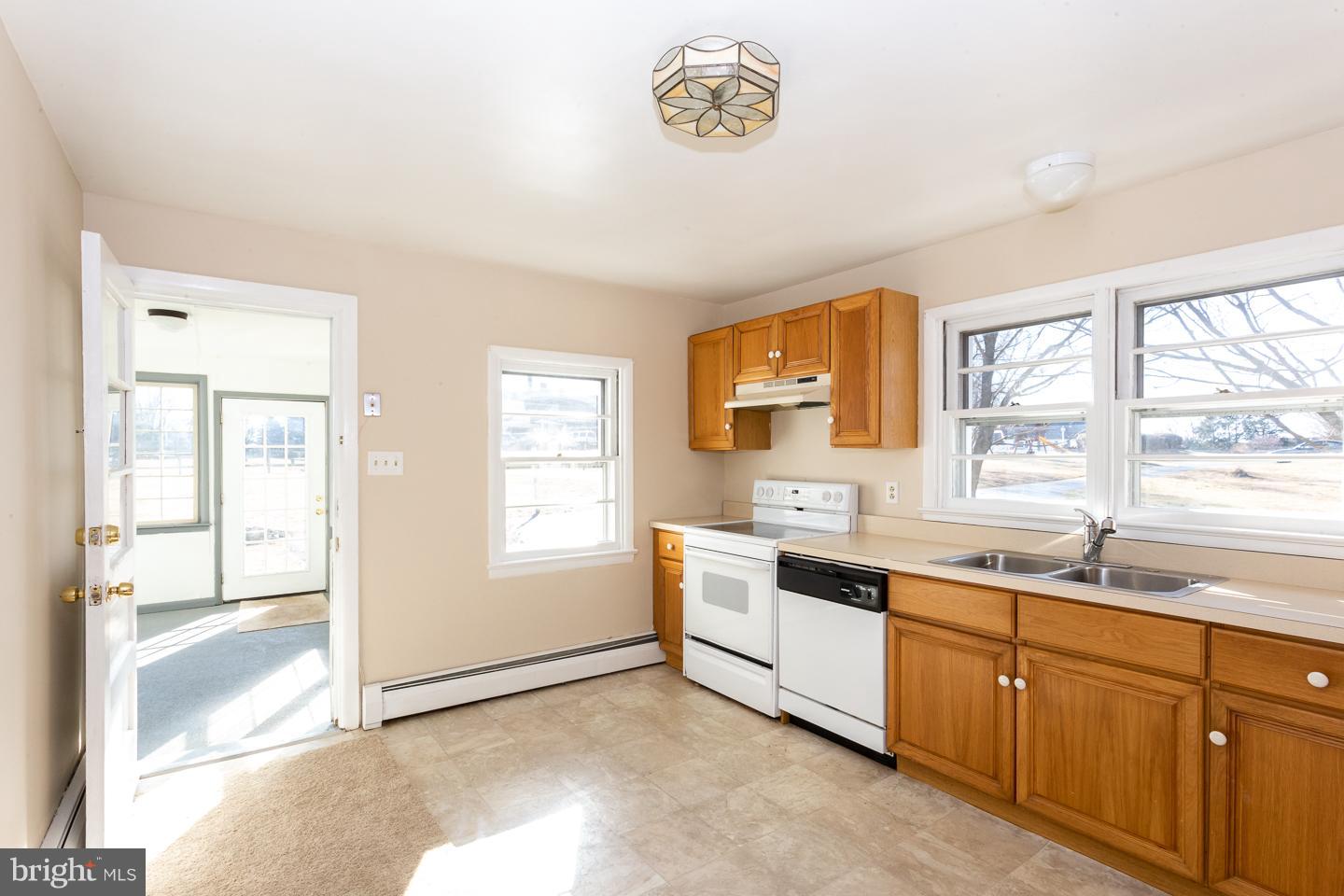 108 Hatfield Road Coatesville, PA 19320 - Photo 5 of 20 Gallery Image 5