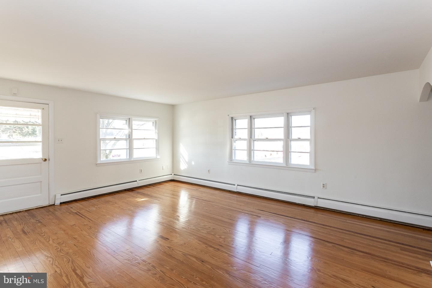 108 Hatfield Road Coatesville, PA 19320 - Photo 10 of 20 Living Room