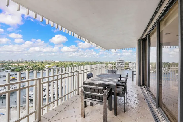 $9,500 | 2 Grove Isle Drive, Unit B1110, Miami, FL 33133