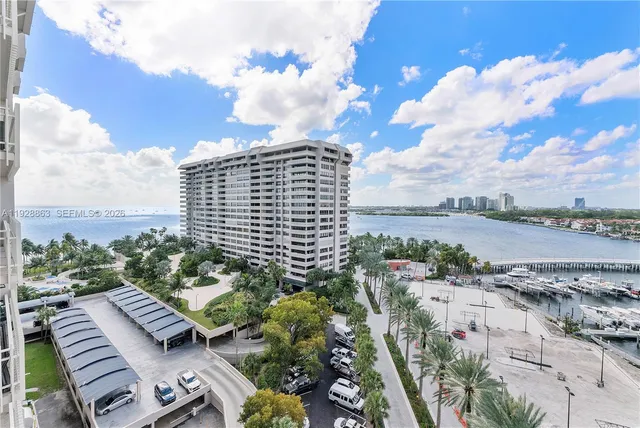 $9,500 | 2 Grove Isle Drive, Unit B1110, Miami, FL 33133